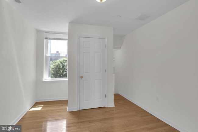 Building Photo - 1526 Brown St