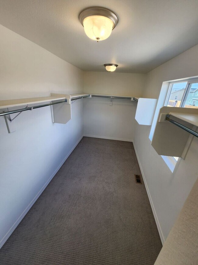 Building Photo - **MOVE IN SPECIAL** $1000 OFF 1st MONTH'S ...