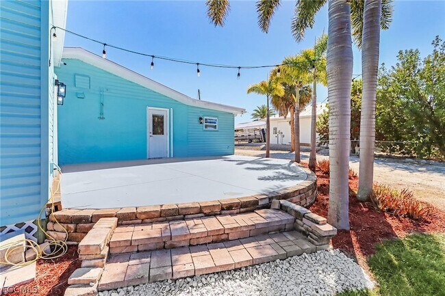 Building Photo - 2371 Baybreeze St