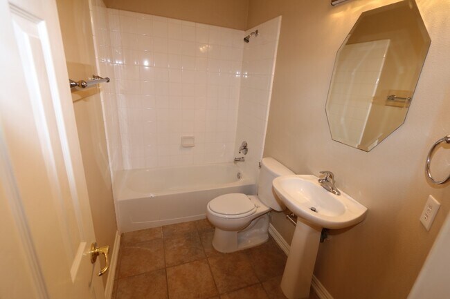 Building Photo - 6011 Hawkes Bay Ct