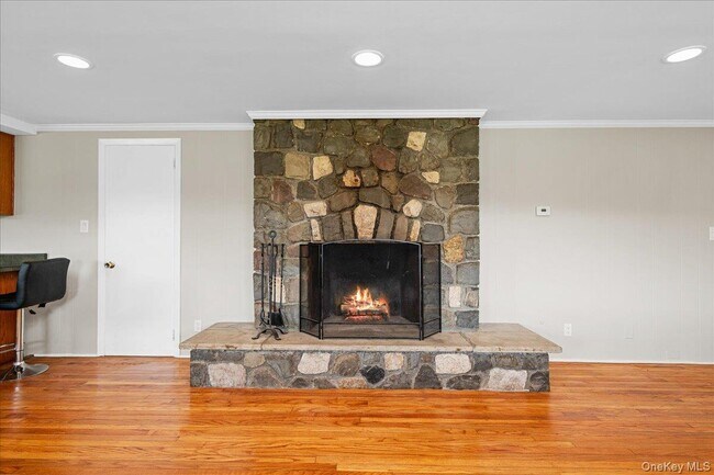 Building Photo - 14 Hemlock Hill