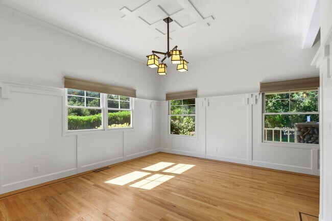 Building Photo - Gorgeous 5-Bedroom Los Gatos Home