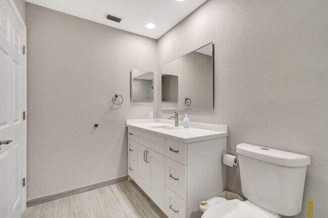 Building Photo - Waterway Cove