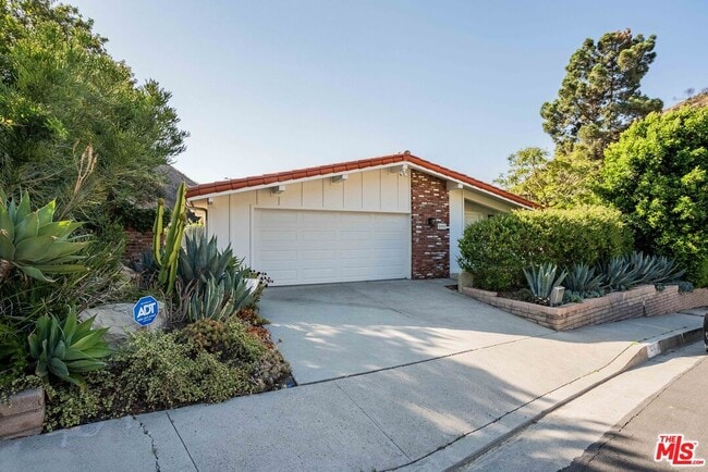 Building Photo - 1200 El Hito Cir