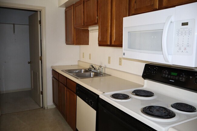 Building Photo - 506 Columbia Dr