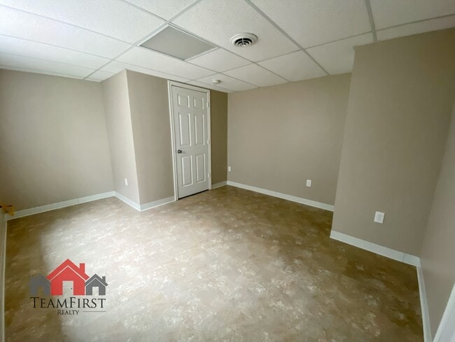 Building Photo - 1256 Crown Ct
