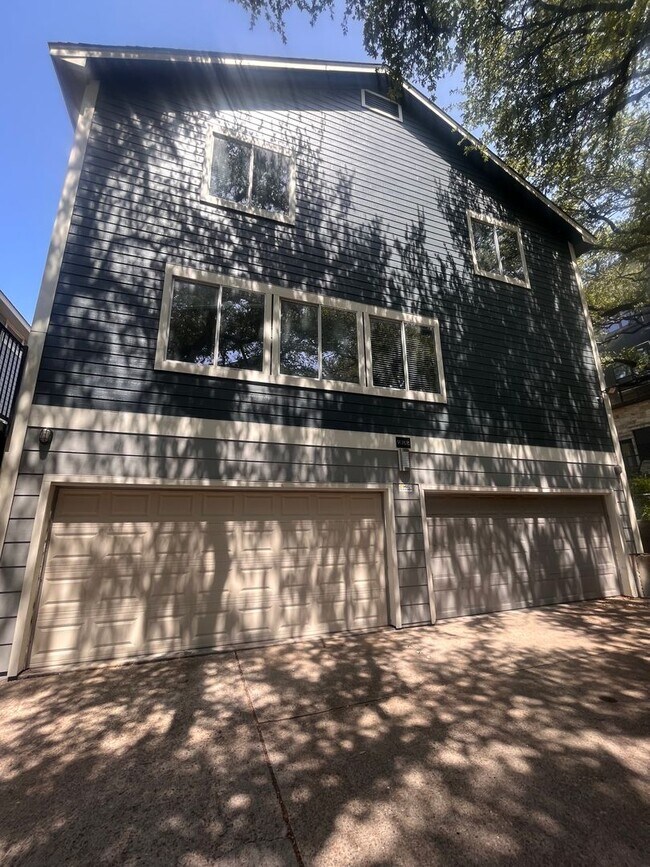 Building Photo - 6bed/3bath with garage in North Campus