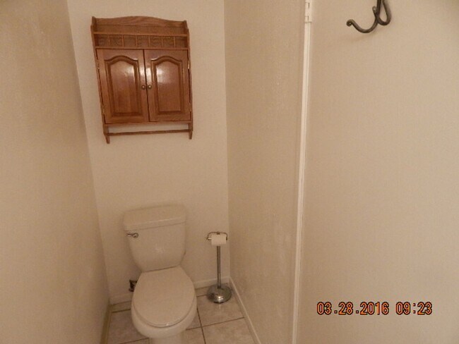 Building Photo - Riverside - GATED 3 Bedroom Condo in Sprin...