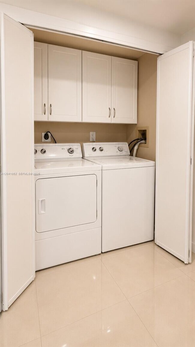 Building Photo - 3640 Yacht Club Dr