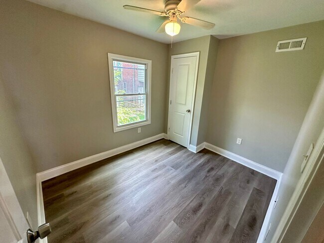 Building Photo - Fully renovated 3 bedroom, one and a half bathrooms