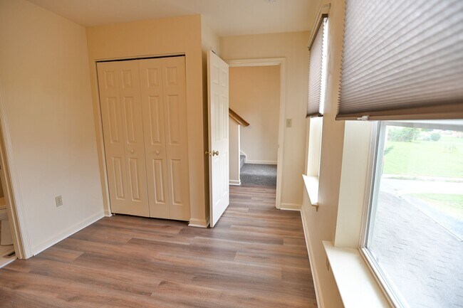 Building Photo - 3 Bedroom Single Family in Midtown with Pa...