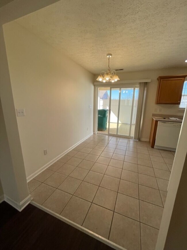 Building Photo - 216 Applewood Ln