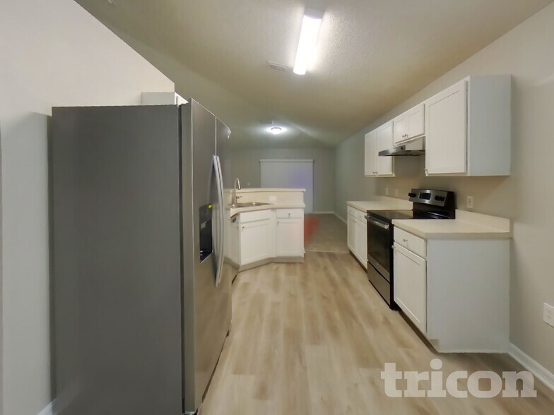 Building Photo - 7439 Lawn Tennis Ln