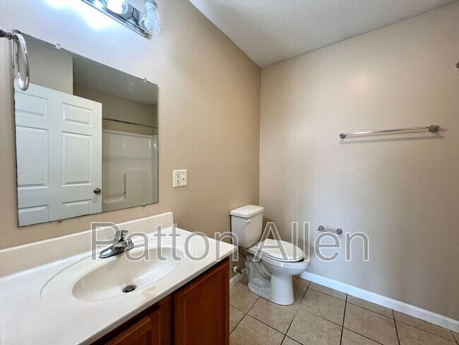 Building Photo - 4 Zell Ln