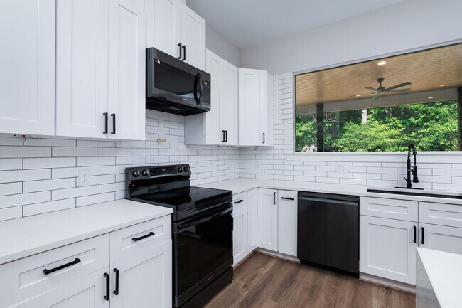 Building Photo - 354 Peach Pt Ln