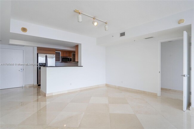 Building Photo - 325 Biscayne Blvd