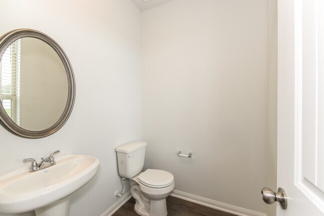 Building Photo - 321 Lk Wy Cir