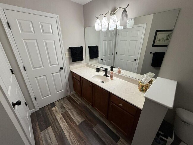 Building Photo - Beautiful condo on Richmond's South Side