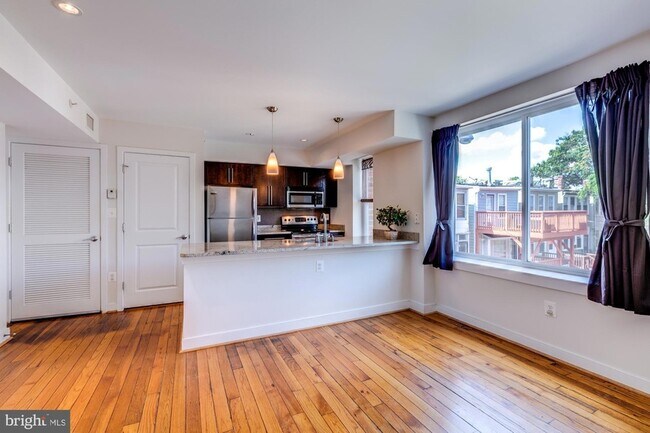 Building Photo - 420 16th St SE