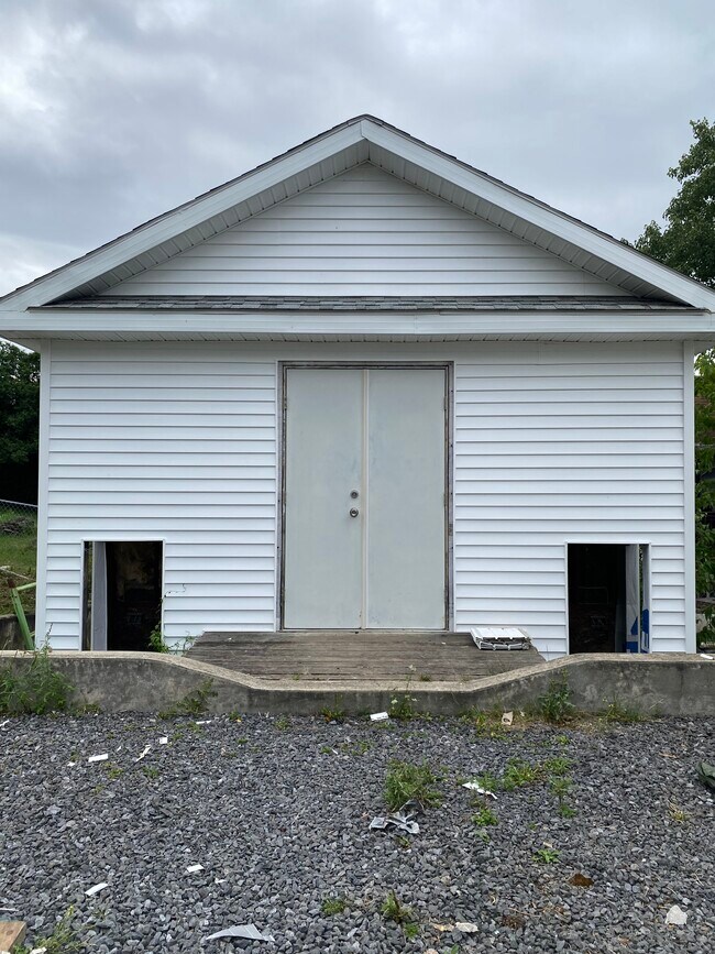 Building Photo - 401 McLean St