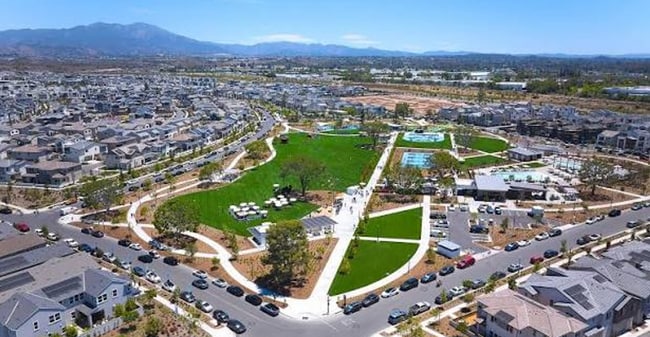 Building Photo - Spacious 4Bd 4Ba Tri-Level Home in Luna Park Community in Irvine