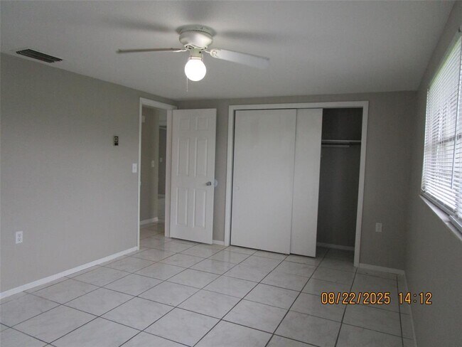 Building Photo - 1155 Royalwood Dr