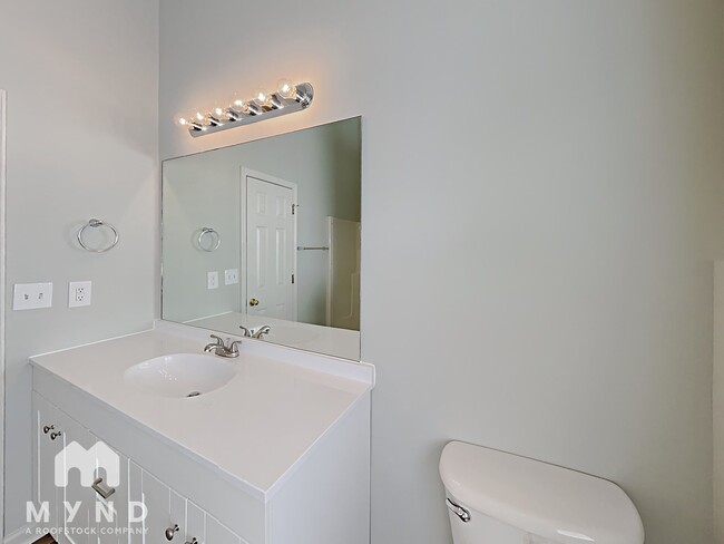 Building Photo - 515 Gardinia Dr