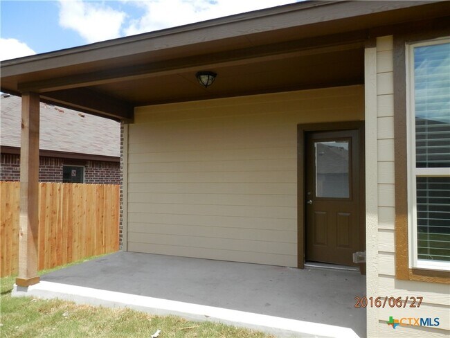 Building Photo - 514 Creekside Frst