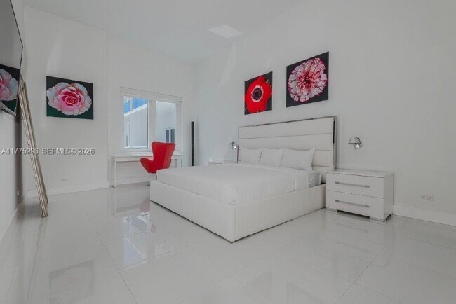 Building Photo - 2301 Collins Ave