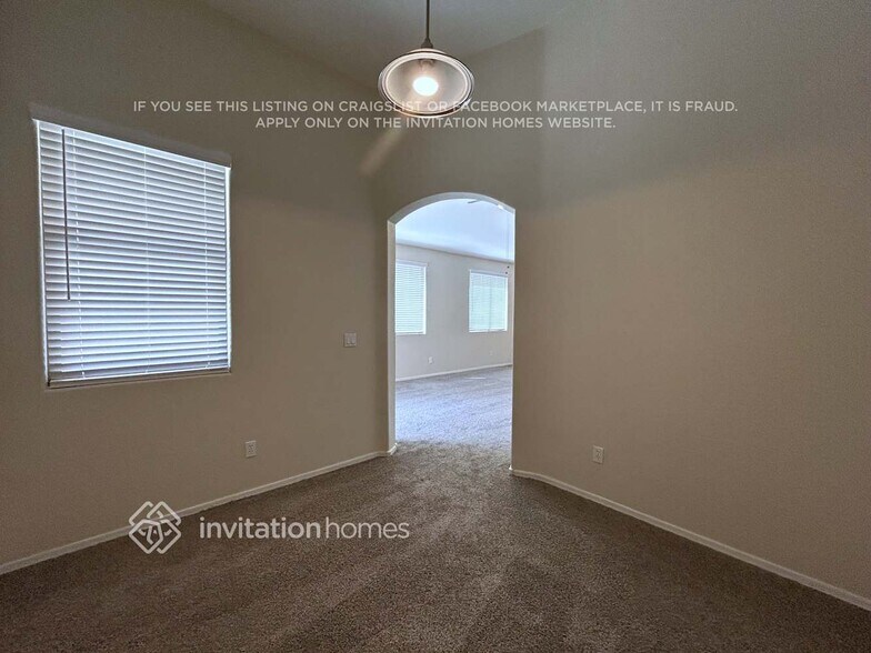 Building Photo - 10235 W Hilton Ave