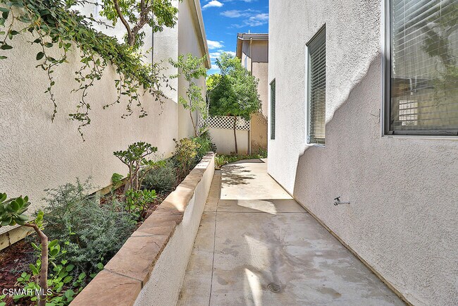 Building Photo - 5505 Salerno Dr