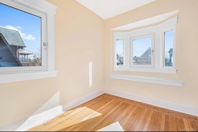 Building Photo - 409 W 261st St