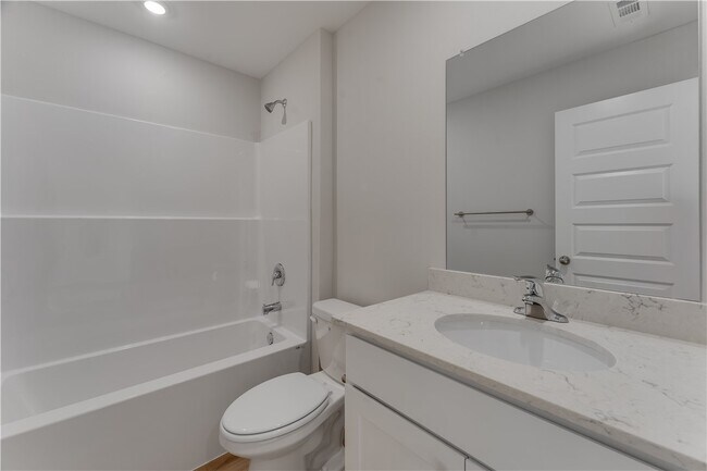 Building Photo - 4695 W Aurora St