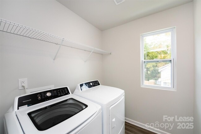 Building Photo - 2550 Lydia Ave