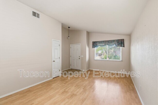 Building Photo - 13256 N Hammerstone Ln