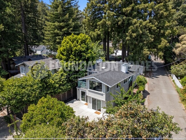Building Photo - Charming 3 bed/2.5 bath in the heart of do...