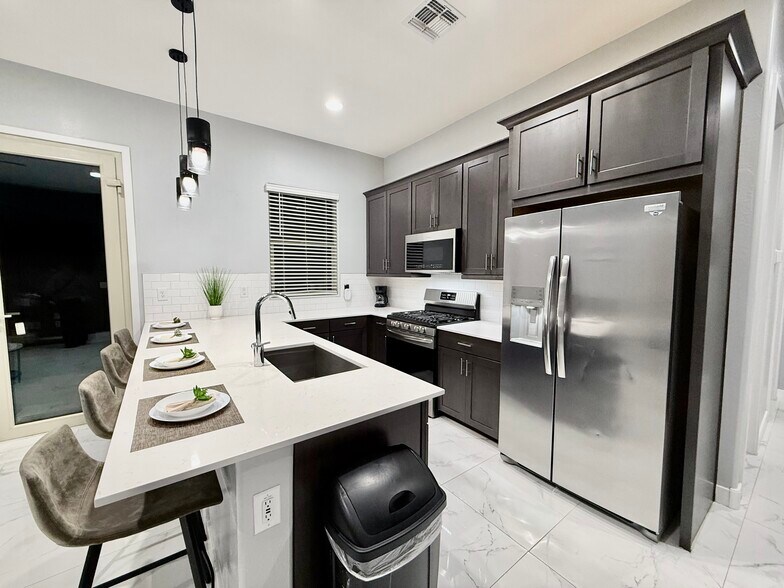 Building Photo - 4013 W Buist Ave