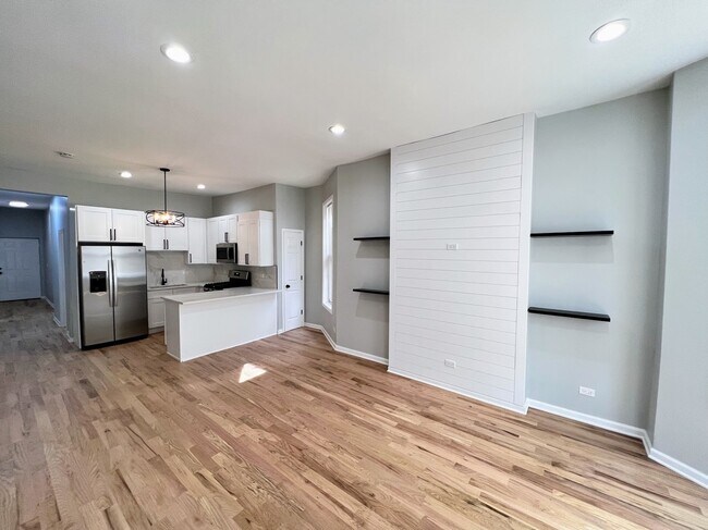 Building Photo - 1227 S Springfield Ave