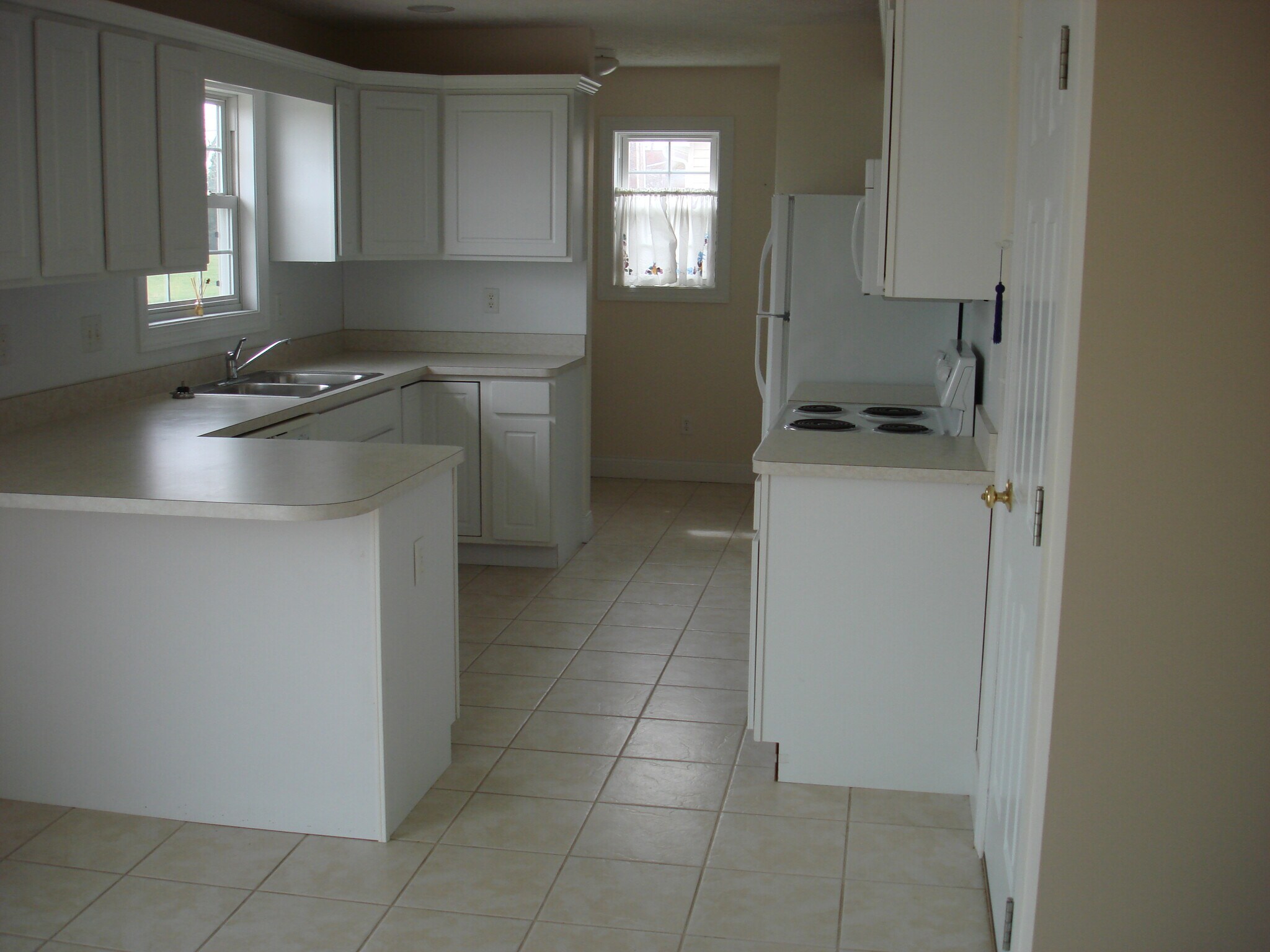 Building Photo - 1073 W Cook Rd