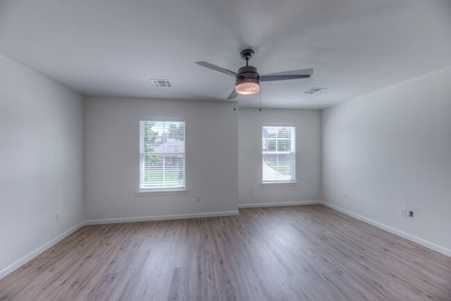 Building Photo - 2819 E 81st Pl