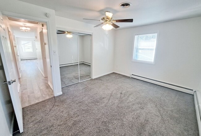 Building Photo - 3 Bed / 1-1/2 Bath Single Family Home