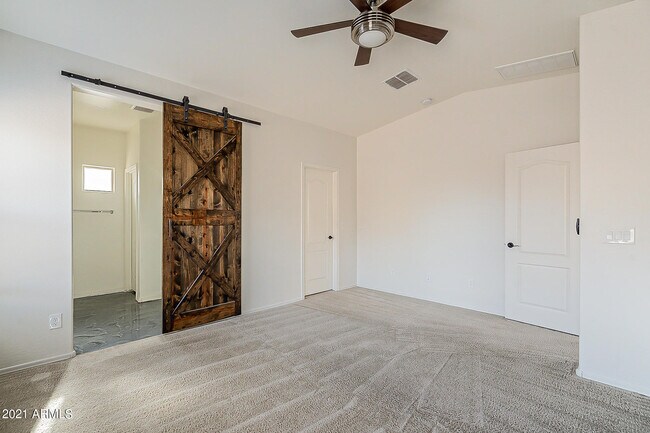 Building Photo - 2669 E Bellerive Dr