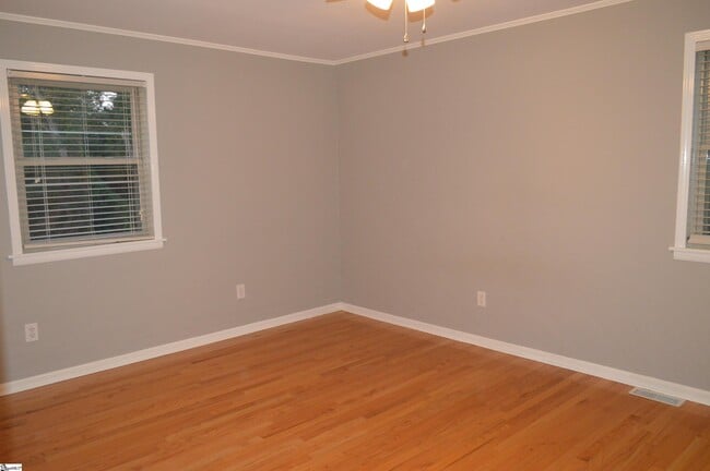 Building Photo - 101 Lakeforest Dr