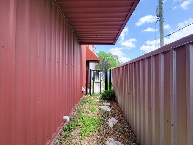 Building Photo - 2605 Calumet St