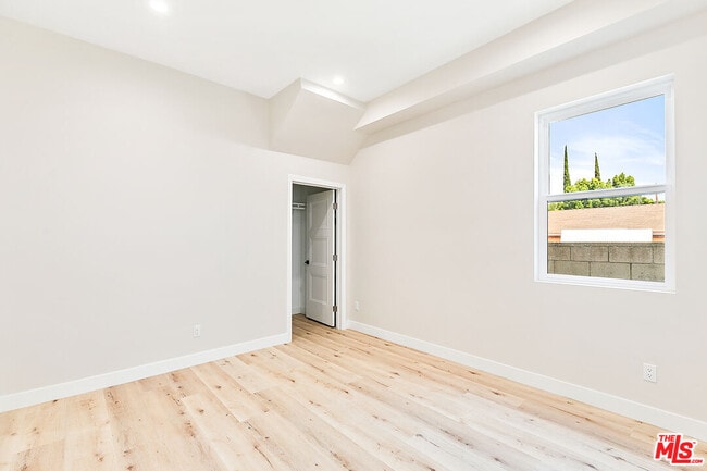 Building Photo - 16698 Moorpark St