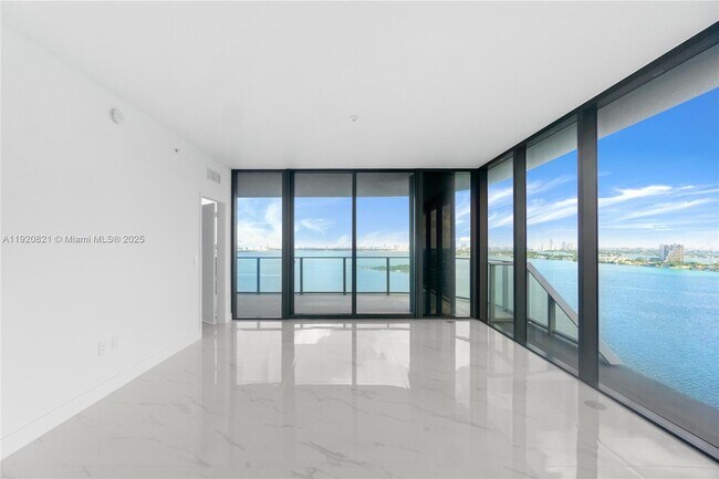 Building Photo - 700 NE 24th St