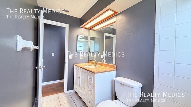 Building Photo - 104 E Osceola St