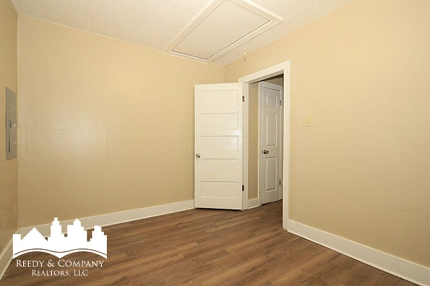 Building Photo - 3733 Miami Ave