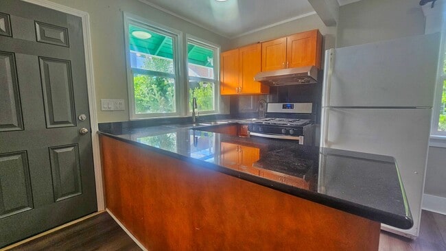 Building Photo - Charming 3-Bedroom Craftsman in Prime Seat...