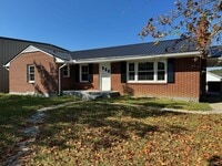 Building Photo - Updated Home with Parking in Radford